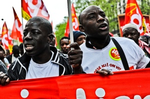 Manifestation de sans-papiers le 1er mai à Paris / Photo wolf bonpiedbonoeil (Flickr CC)